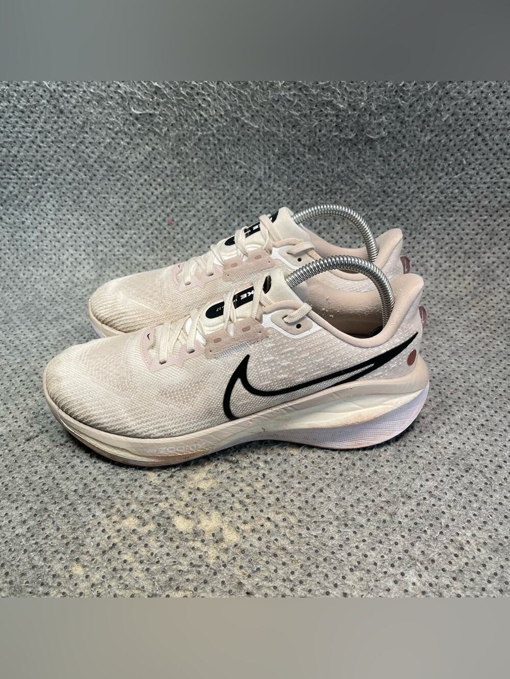 Nike Vomero 17 Running Shoes Size 8.5 Women’s